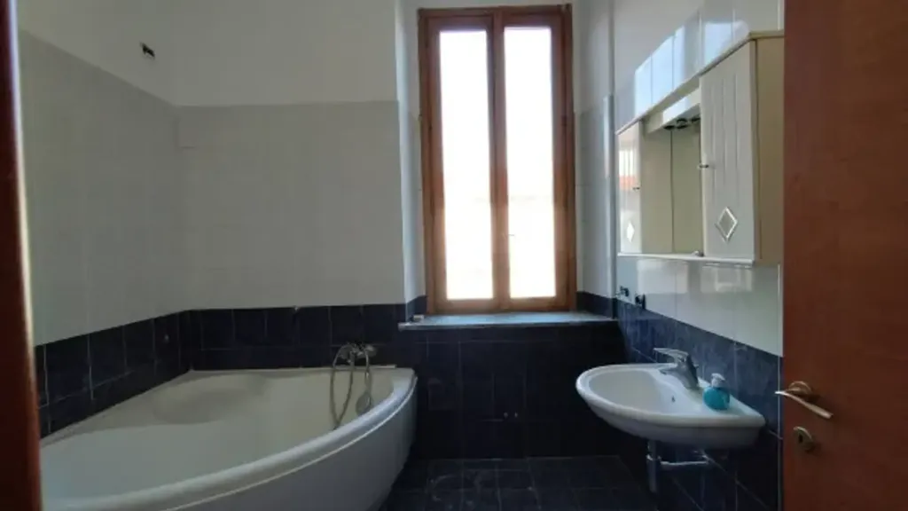 Salles de bain - Rented Duplex with Central Heating in Rho