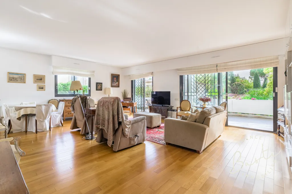 Séjour - Appartement 4 Pièces avec Terrasse Sud à Proximité de la Rue du Commandant Rolland
