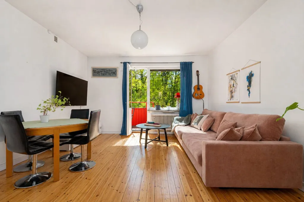 Soggiorno - Charming Two-Bedroom Flat with Balcony in Stockholm