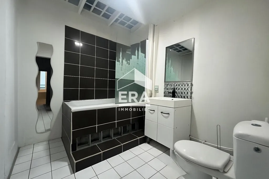 Vannitoad - Triplex Apartment with Balcony in Blois Centre