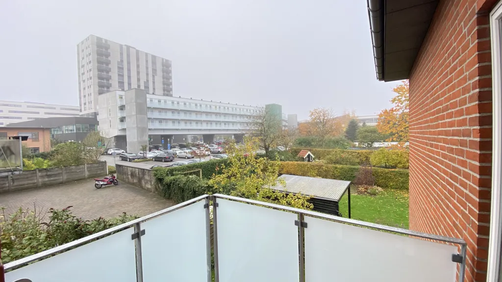 Rõdu - Modernised 3-Bed Flat with Balcony in Herning