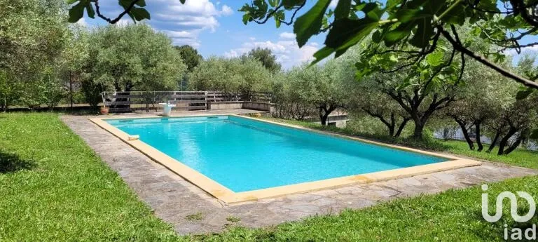 Piscine - Maison traditionnelle avec vue panoramique et piscine à Alès