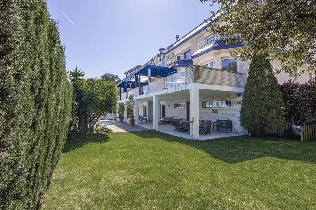 Aed - Modern Tower with Sea View in Vallvidrera