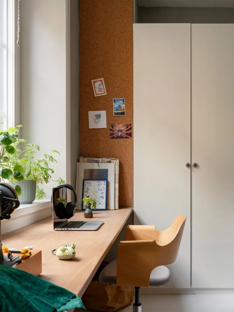 Kabinet - Charming Two-Bedroom with South-Facing Balcony in Söder