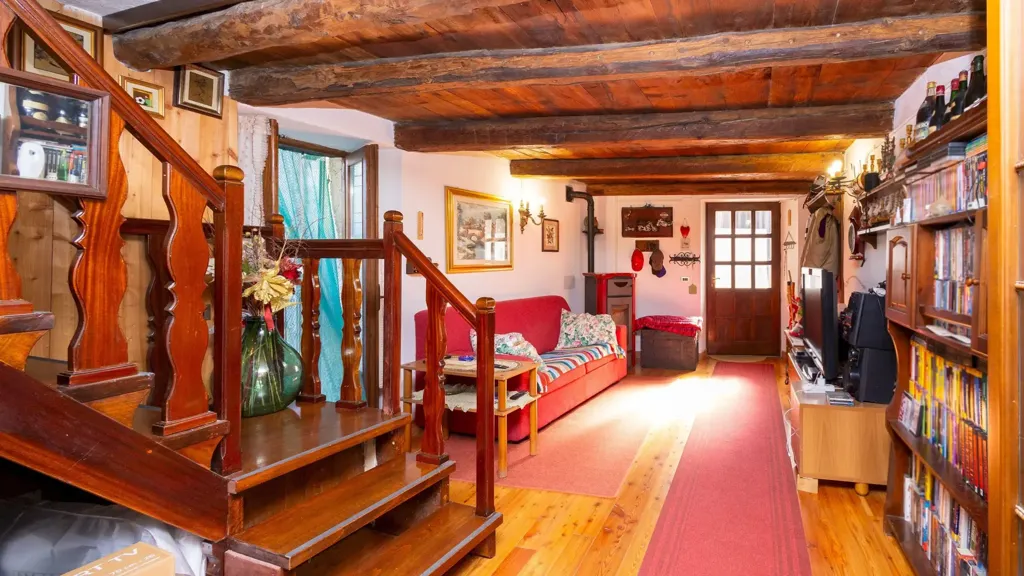 Séjour - Rustic Mountain Chalet with Courtyard in Sampeyre
