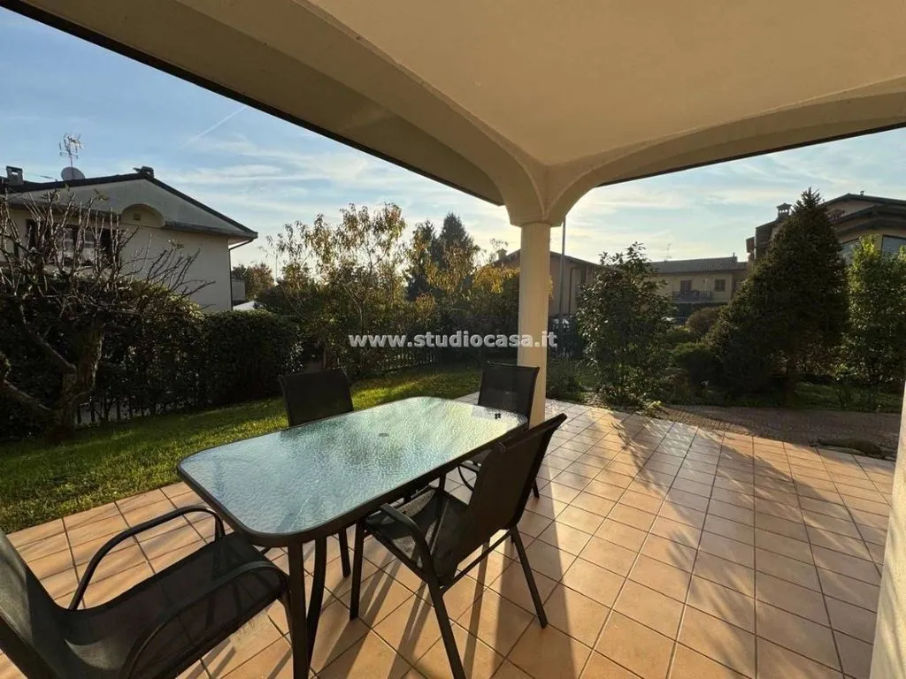 Terrass - Luxury Villa with Private Garden in Mapello