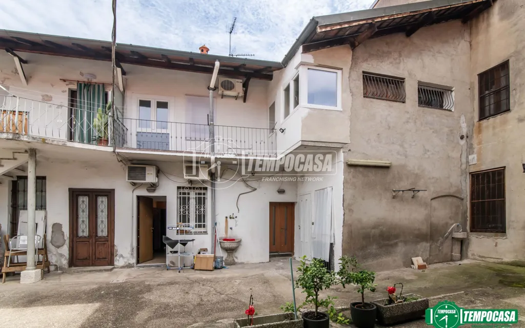 Esterno - Rustic-Style Flat with Balcony in Cerro Maggiore