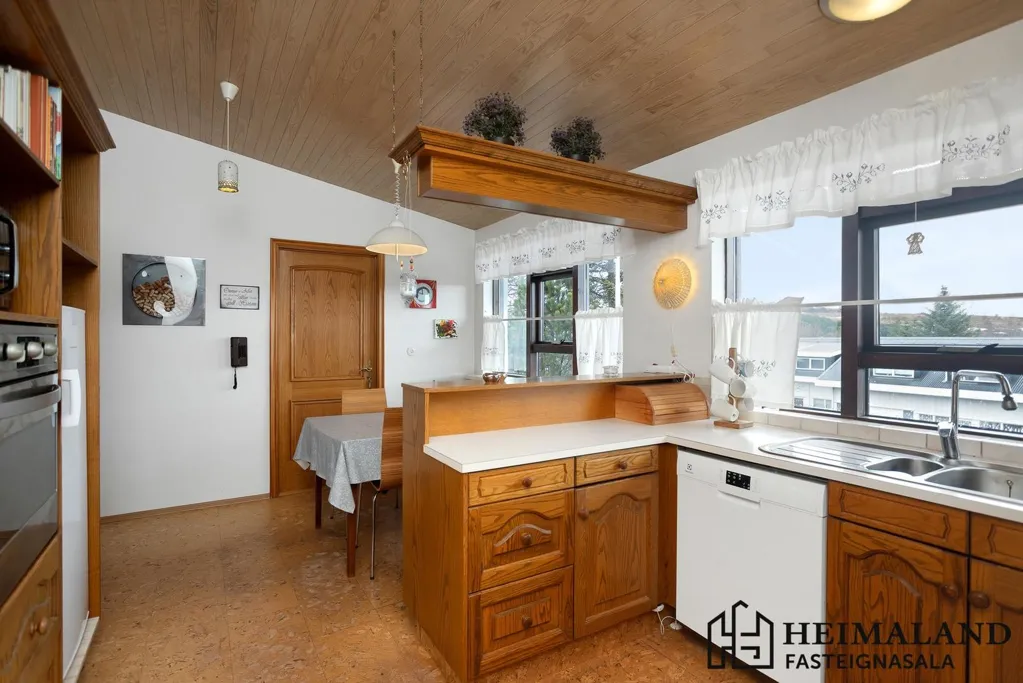 Cucina - Two-Storey End House with Garden in Reykjavik