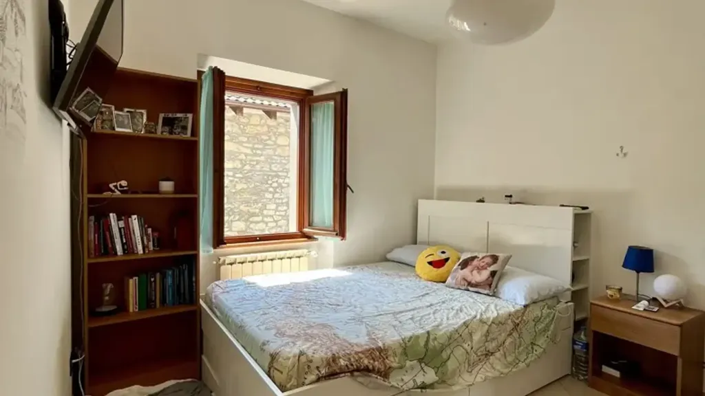 Bedrooms - Independent House with Garden in Valle Intelvi