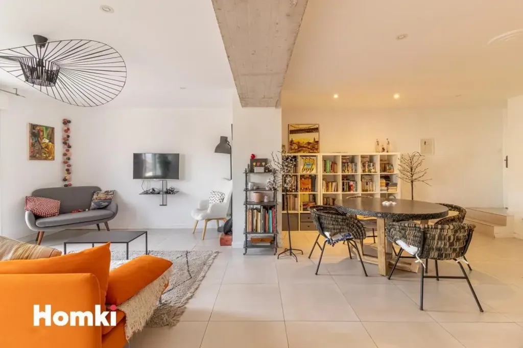Séjour - Appartement Traversant avec Terrasse à Marseille 13007
