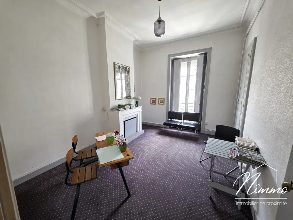 Bureau - Appartement 3 Pièces à Nîmes, Proche Maison Carrée