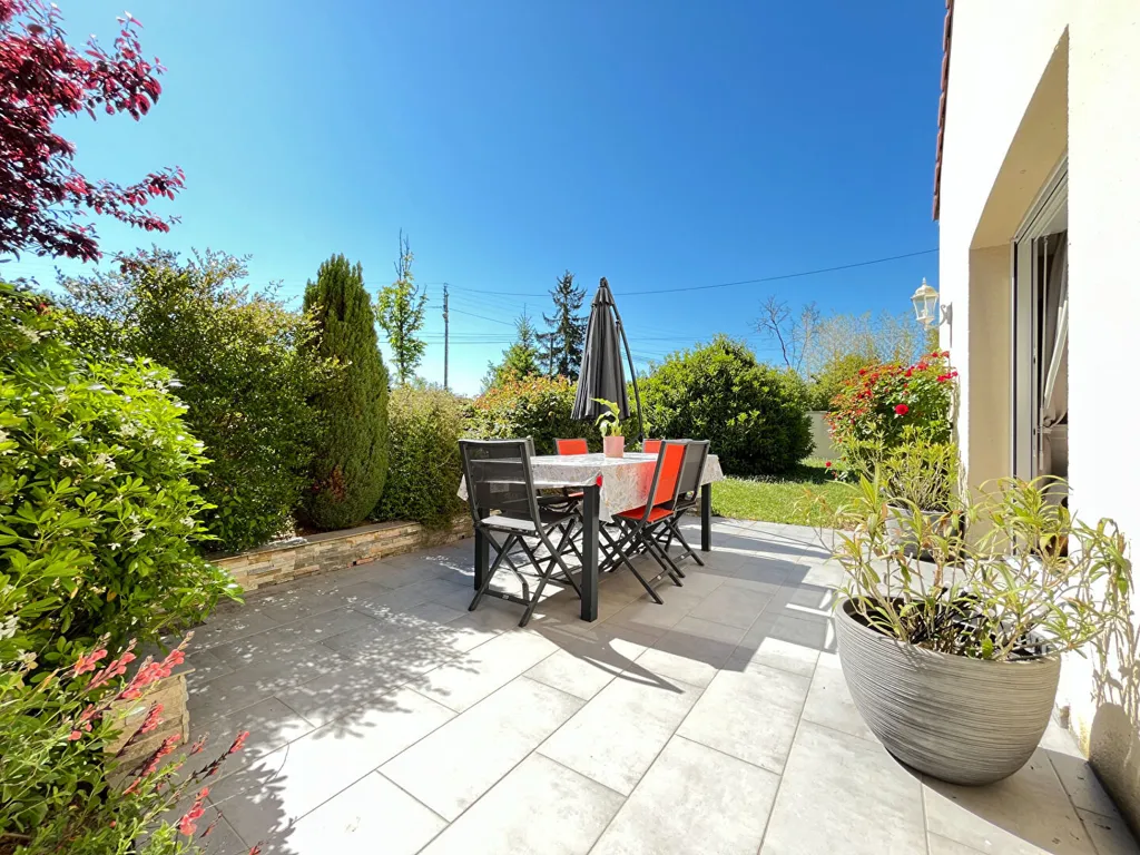 Terrasse - Pavillon avec Garage Double dans un Cadre Calme