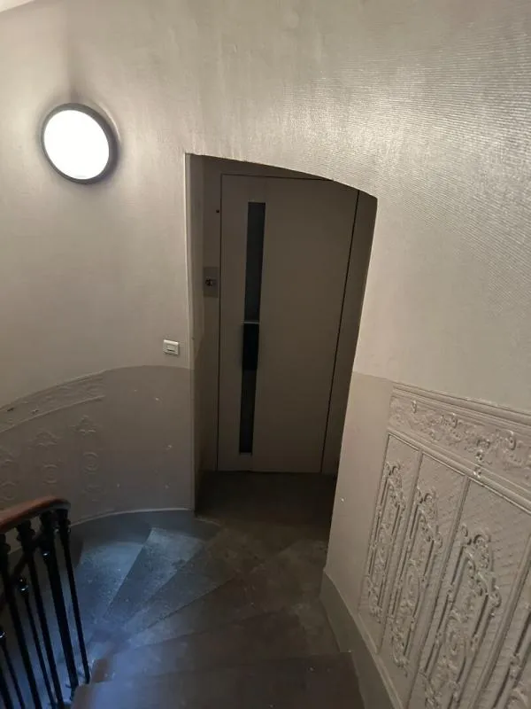 Pièces - Appartement de 8 Pièces avec Terrasse en Centre-Ville
