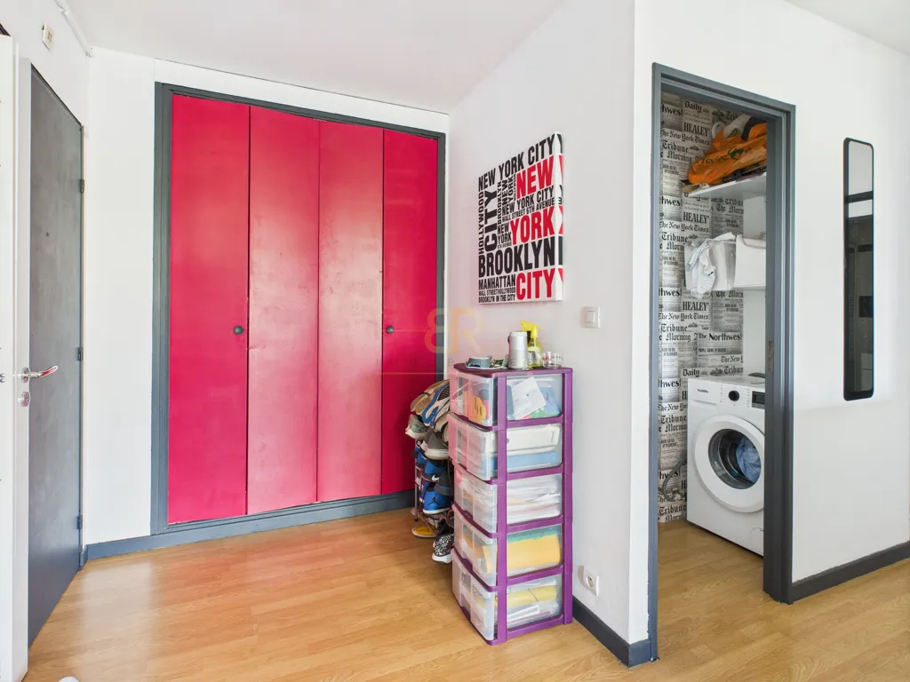 Lavanderia - Bright 2-Bed Flat with Garden View in Chelles