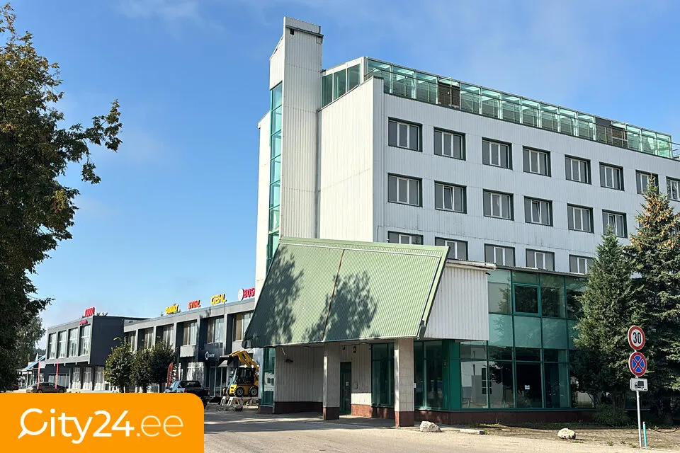 Esterno - Multi-Functional Building with Panoramic Lift in Riga