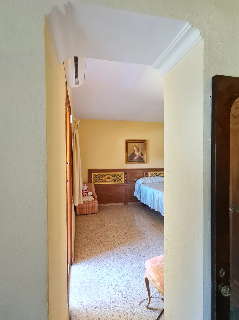 Chambres - Señorial Chalet for Renovation with Pool in La Cañada