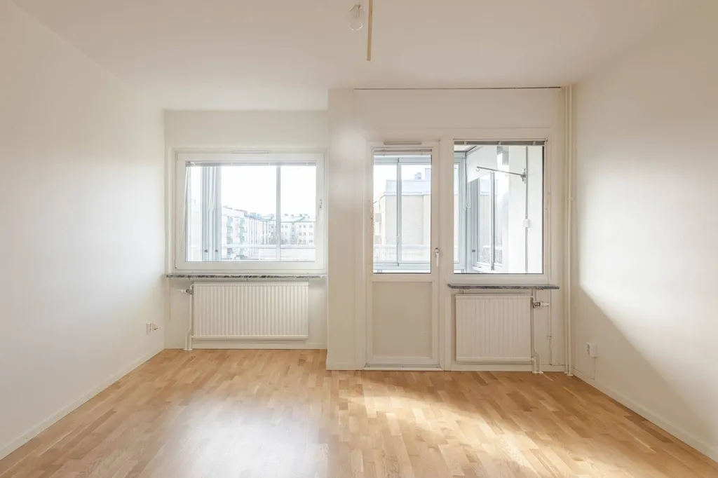 Modern Flat with South-Facing Balcony in Norr
