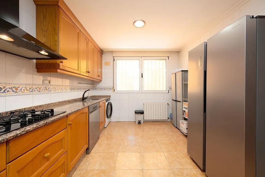 Cuisine - Terraced House with Balcony in Tibi