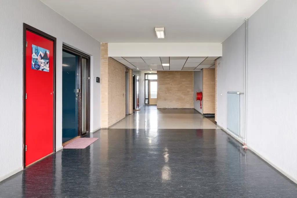 Entrée - Modern Corner Flat with Panoramic View in Haarlem