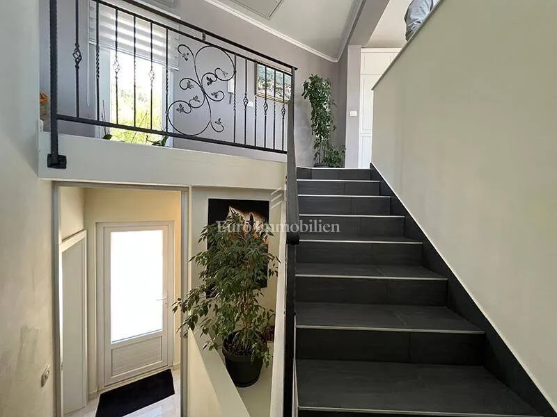 Toad - Modern Villa with Sea Views in Baška Voda