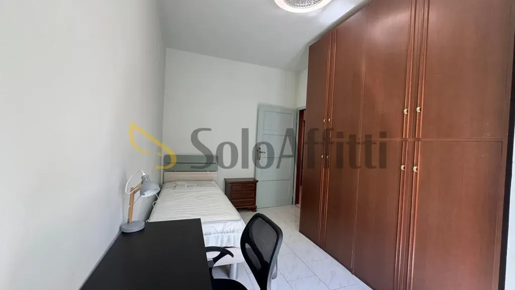 Chambres - 4-Bedroom Apartment in Quiet Area, Bologna