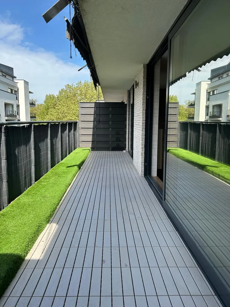 Terrass - Spacious 3-Bedroom Apartment with Terrace in Central Location