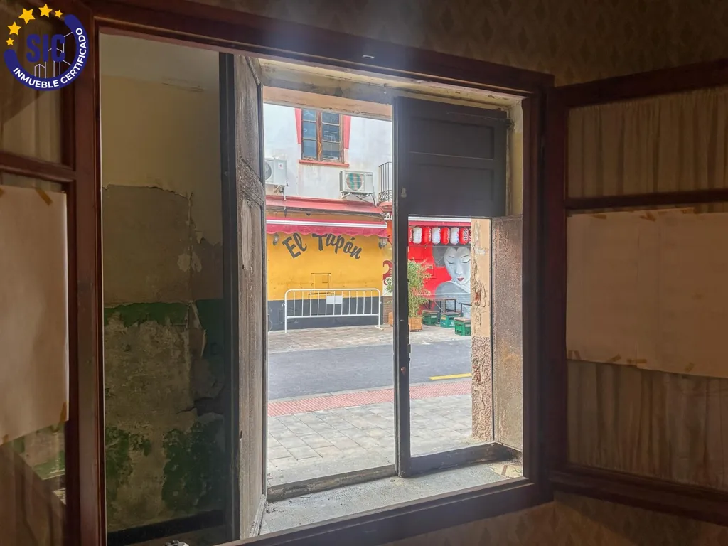 Pièces - Three-Storey House for Restoration in Castellón Centre