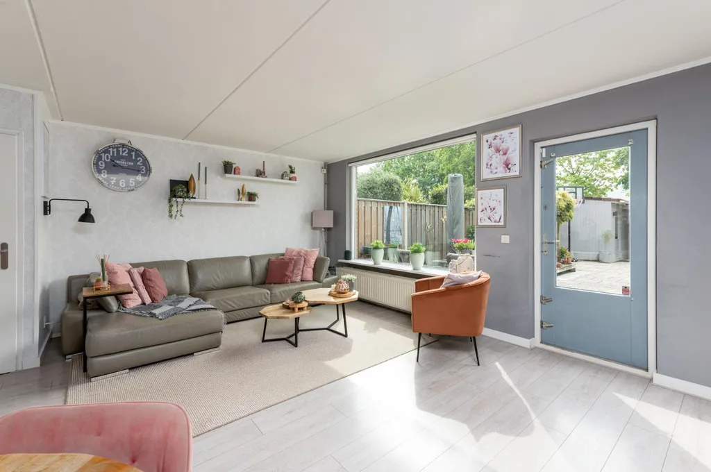 Elutuba - Spacious 5-Bedroom House with Deep Garden in Almere