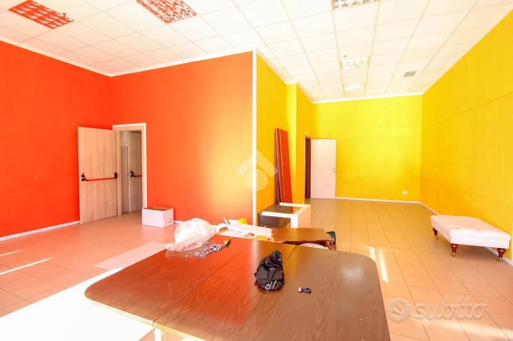 Pièces - Office with Large Open Space in Almenno San Bartolomeo