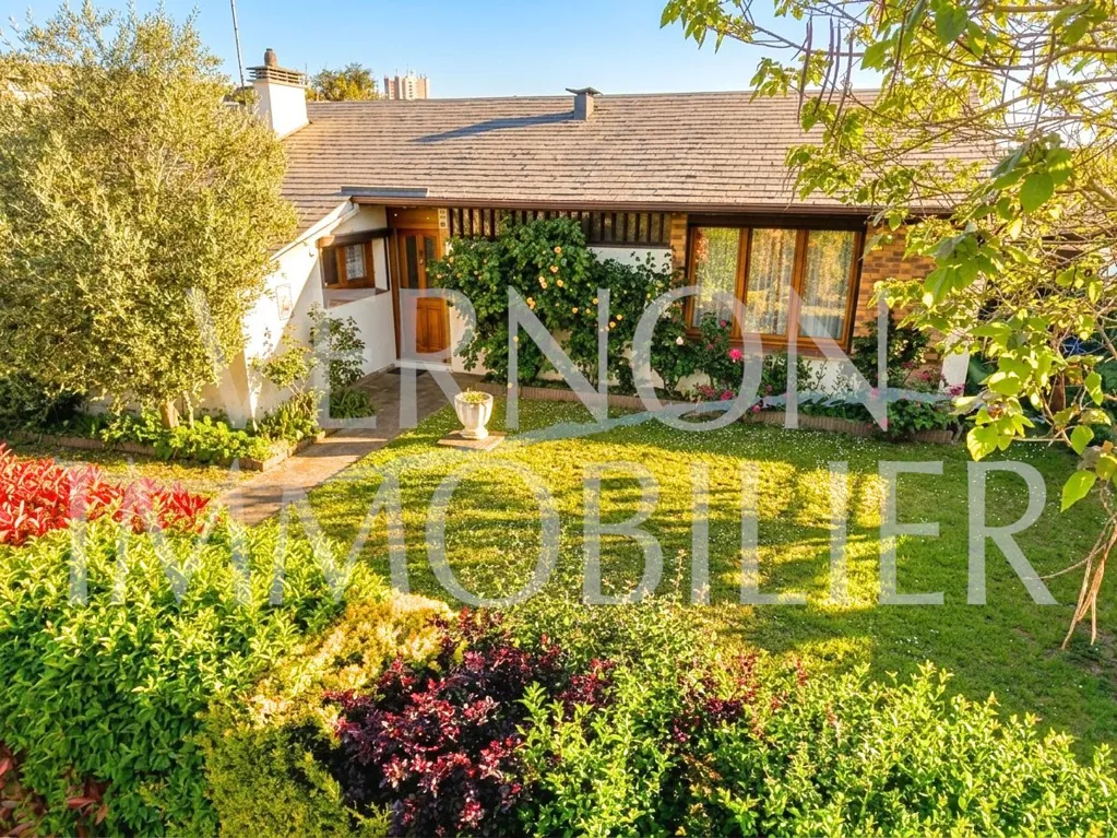 Aed - Detached House with Veranda in Vernon