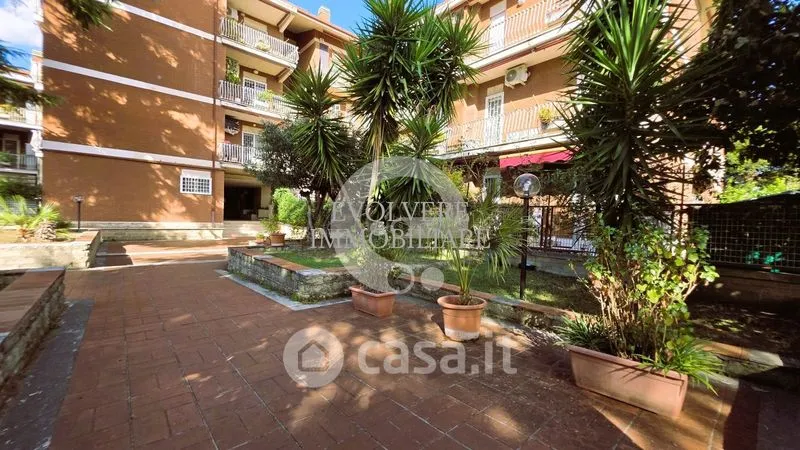 Jardin - Three-Bedroom Apartment with Balcony in Rome