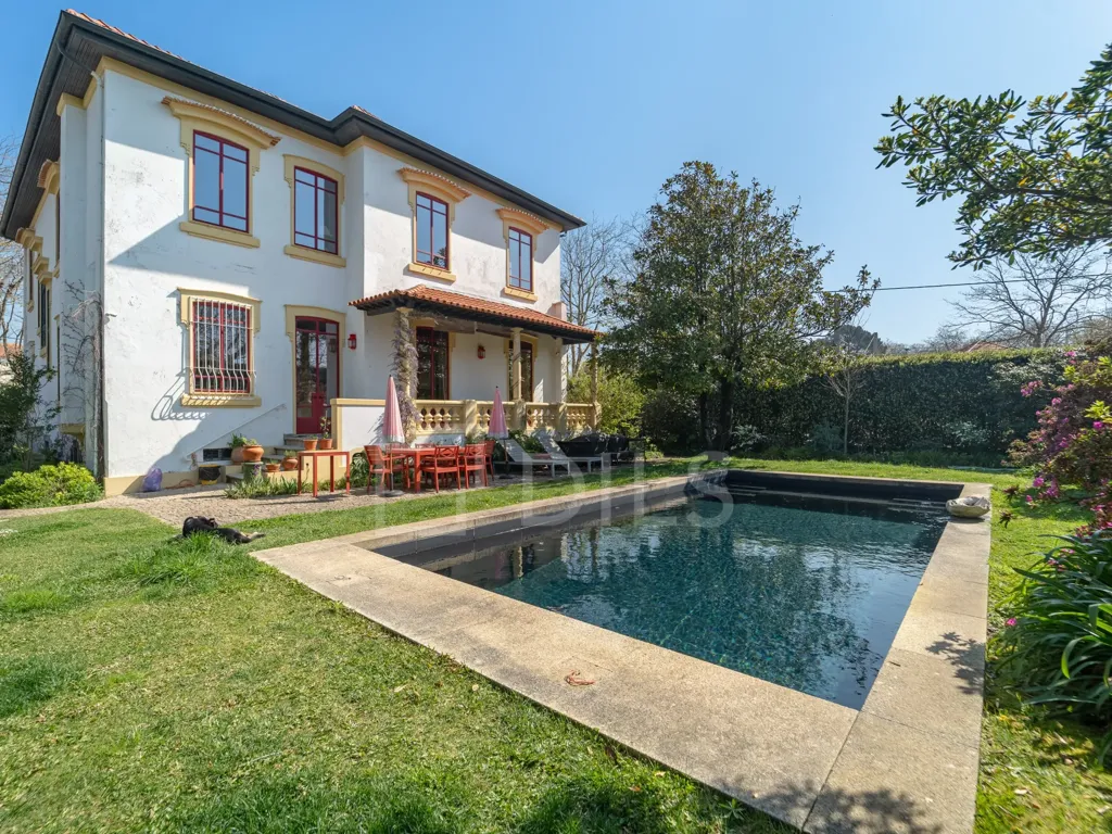 Bassein - Historic Palacete with Pool in Miramar