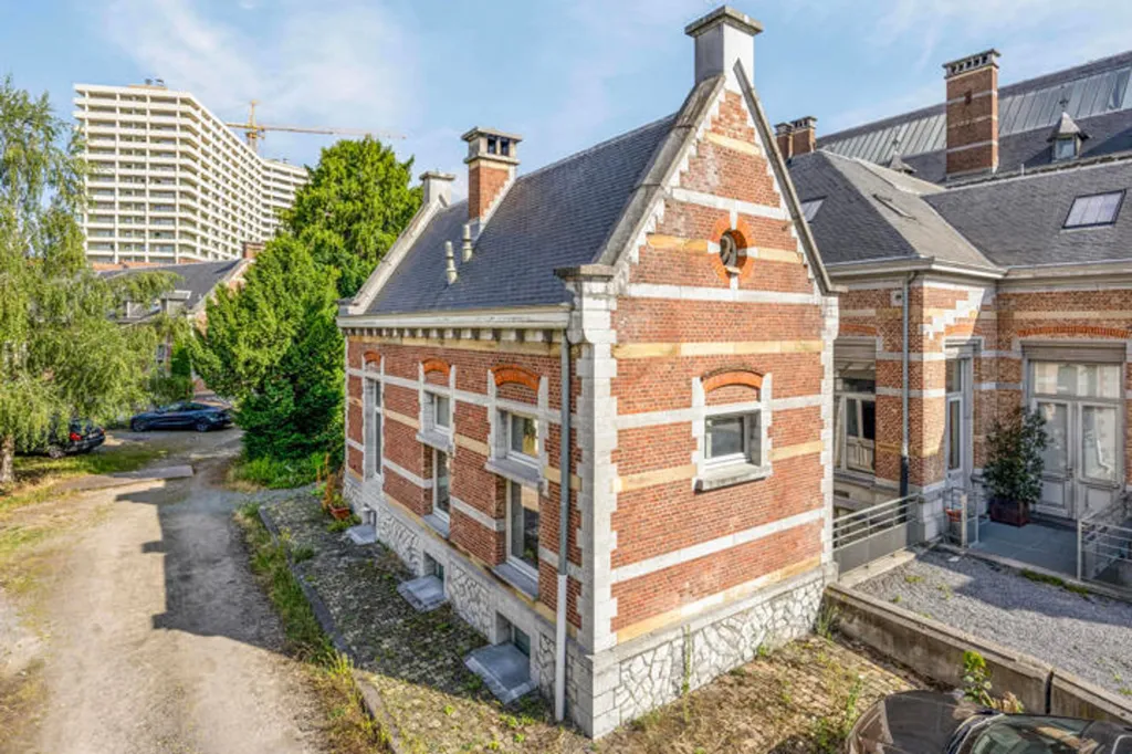 Vue aérienne - Maisonnette Rénovée sur Site Patrimonial à Anderlecht