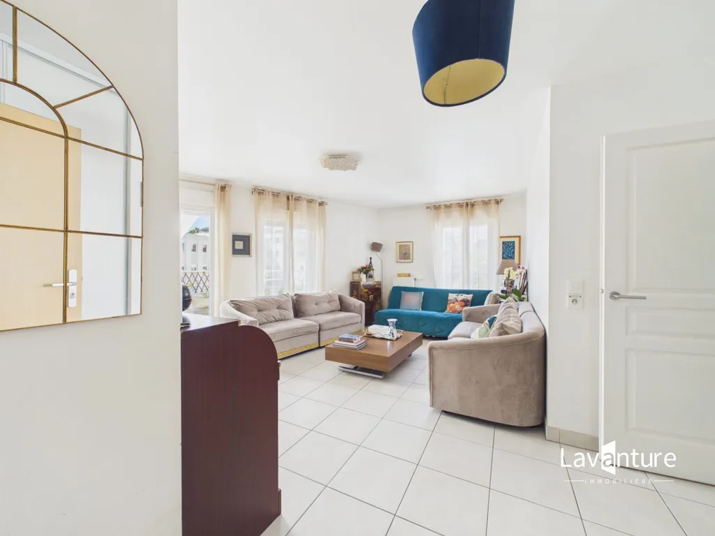 Séjour - Appartement 3 Pièces avec Balcon à Châtenay-Malabry