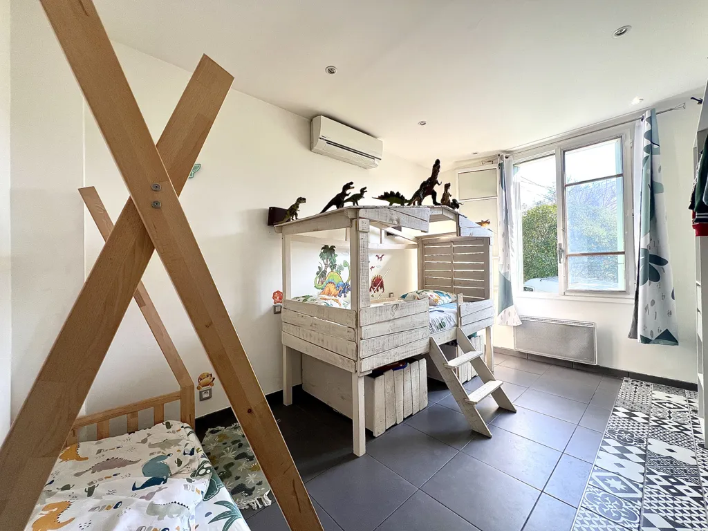Chambres - Maison avec T2 Indépendant et Garage à Château-Gombert