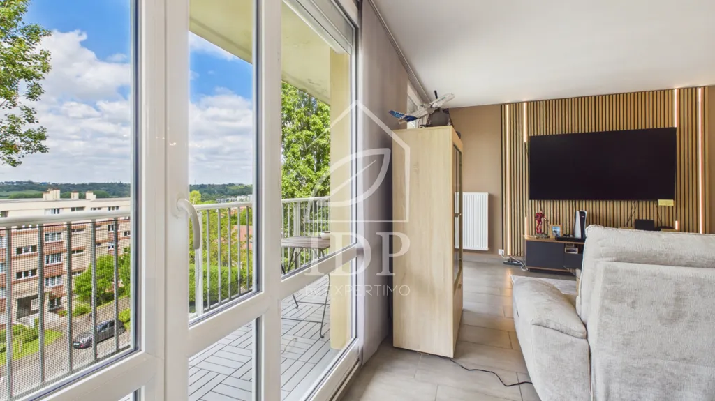 Rõdu - Fully Renovated 4-Piece with Balcony in Corbeil-Essonnes