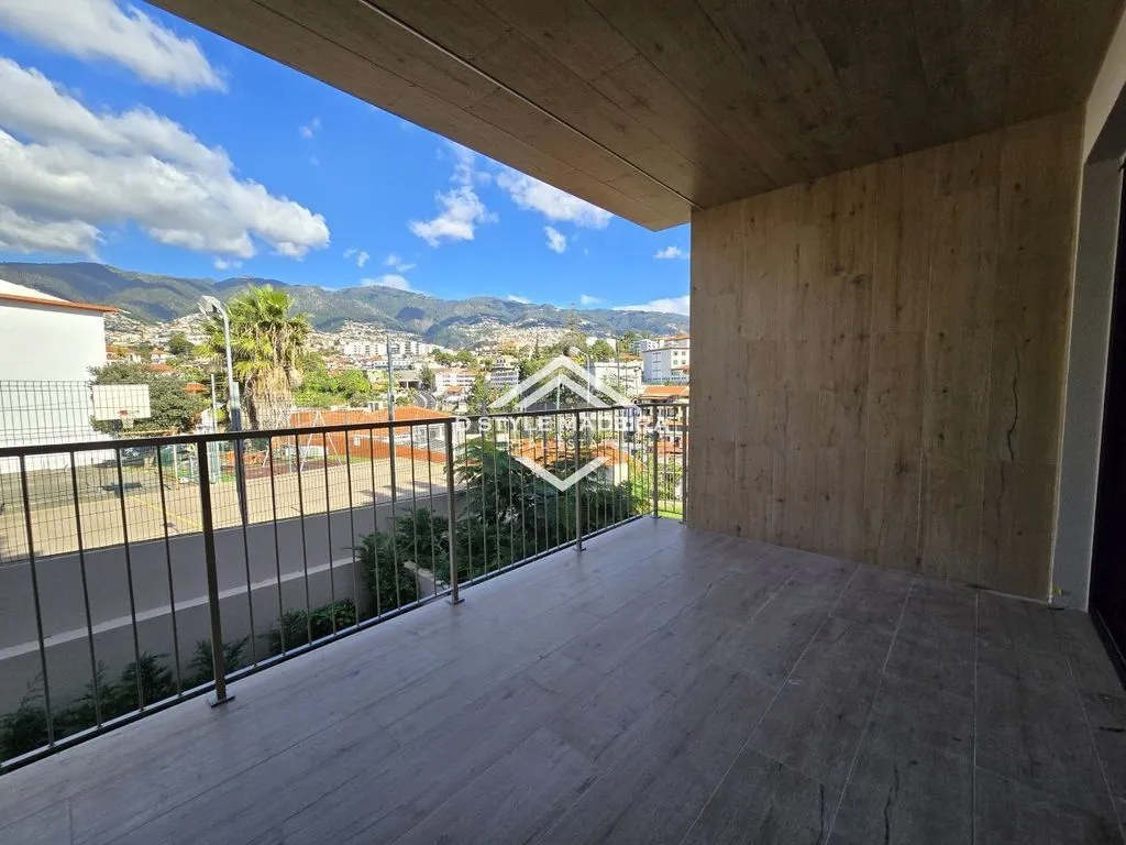 Balcony - Luxury Flat with Pool in Funchal, Madeira