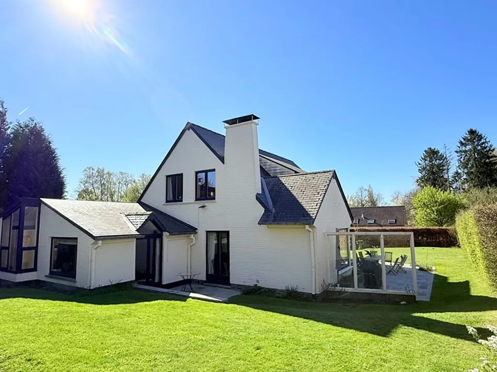 Extérieur - Villa avec Piscine dans le Faubourg à Waterloo