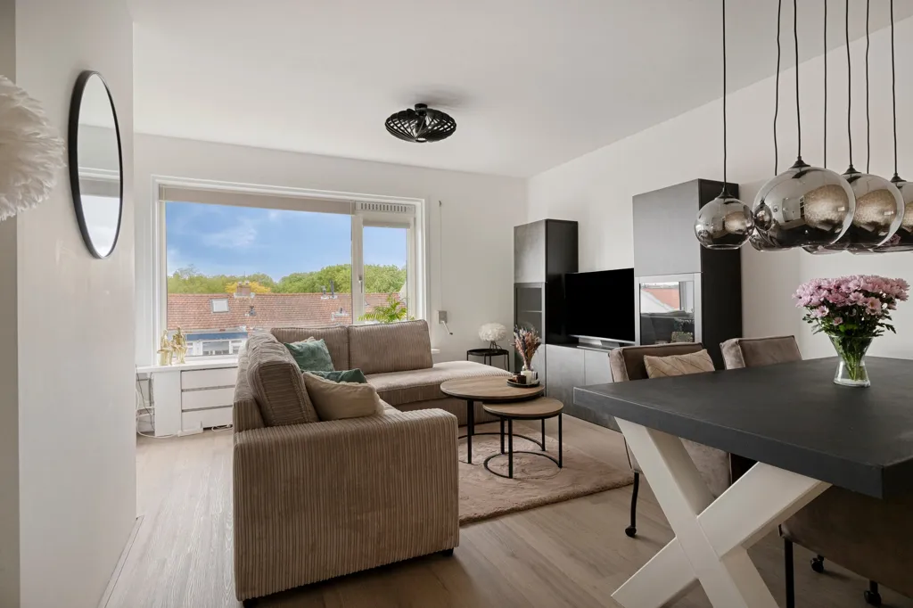 Salle à manger - Modern 3-Bedroom Flat with Balcony in Rotterdam
