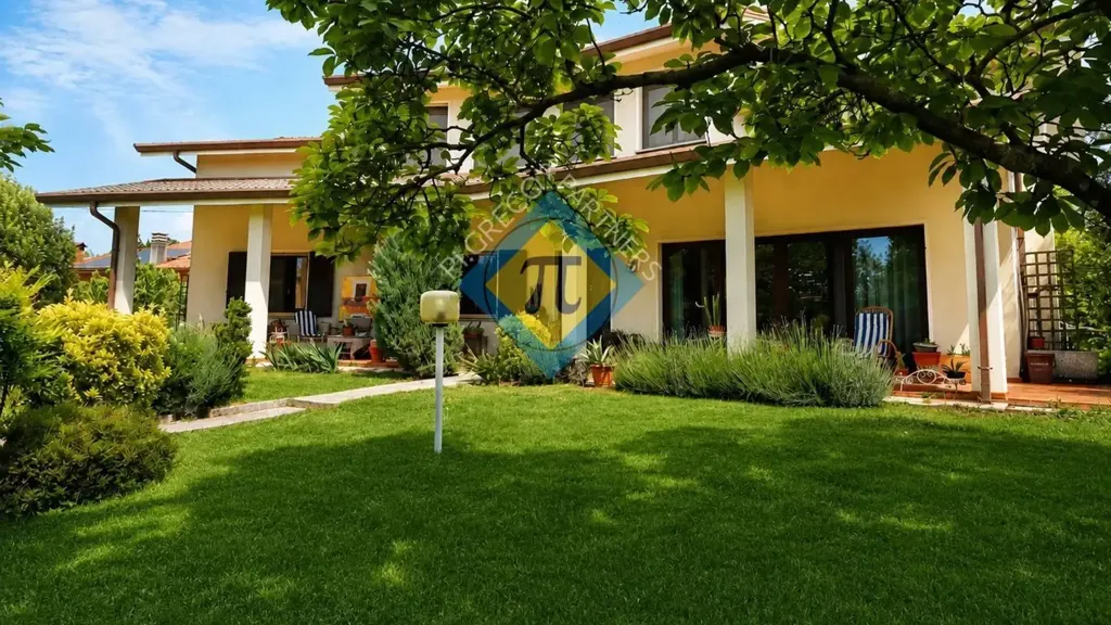 Aed - Villa with Garden in Dignano