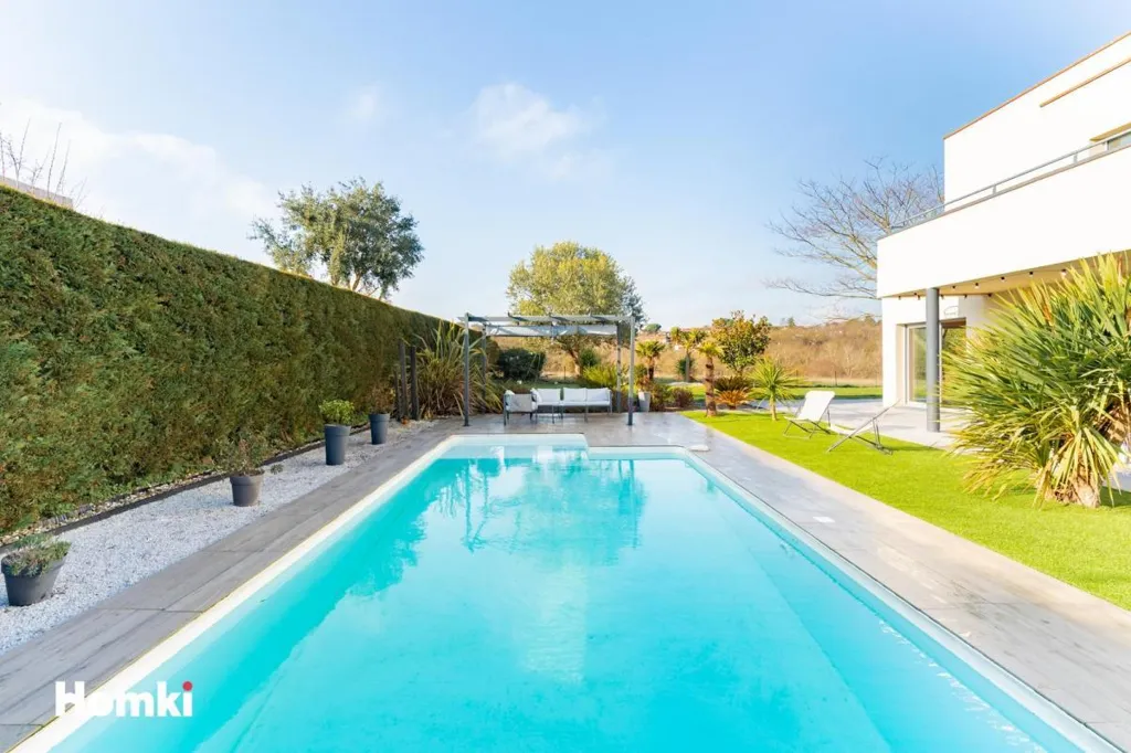 Bassein - Contemporary Villa with Pool in Flourens