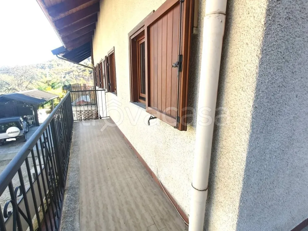 Balcon - Villa with Balcony Views in Giaveno