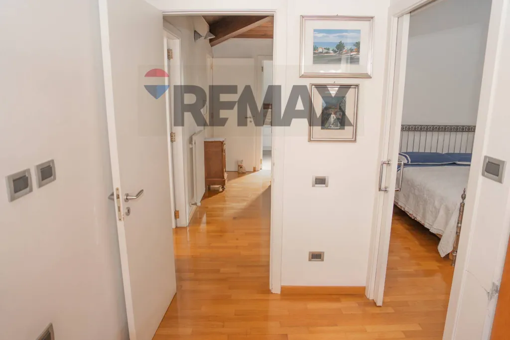 Esik - Rustic Two-Level Apartment in Cosenza