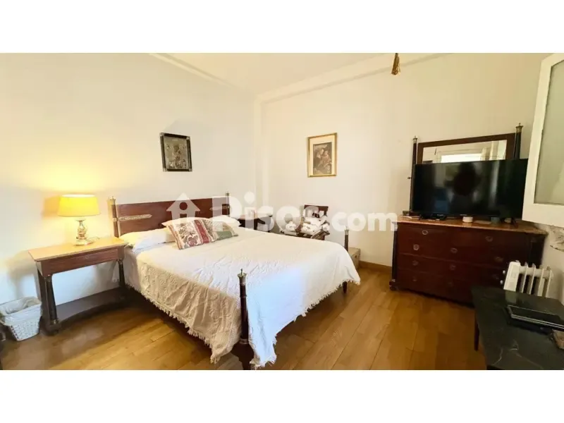 Bedrooms - Spacious Apartment with Balcony in Calle Asunción