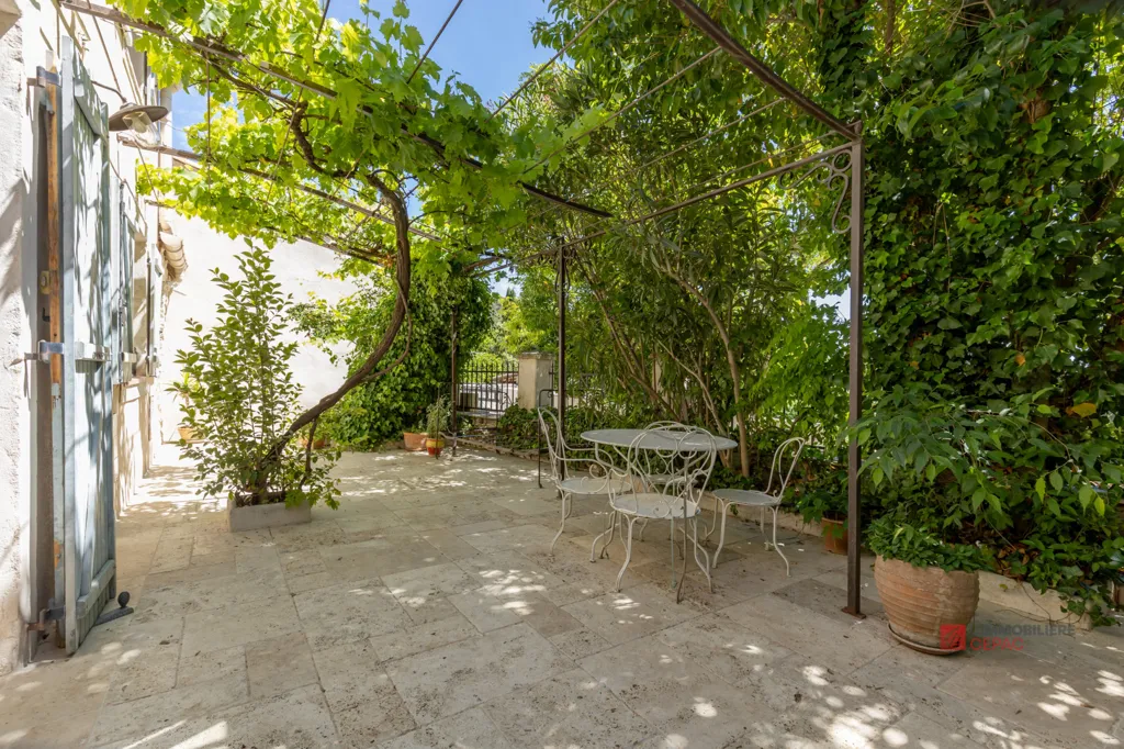 Terrass - House with South-Facing Terrace in Eguilles