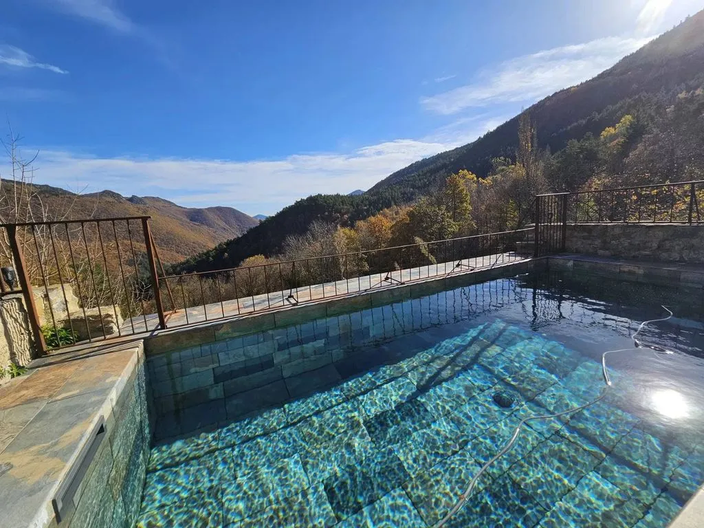 Piscine - Maison Luxueuse avec Vue Montagne à Axat