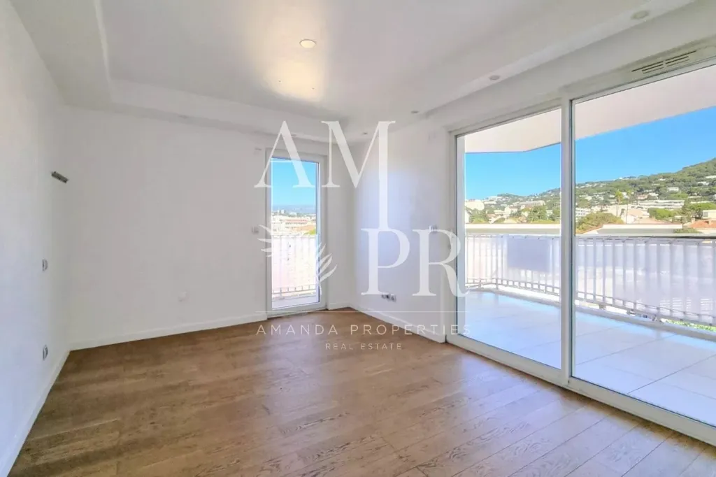 Pièces - Duplex avec Deux Entrées à Cannes