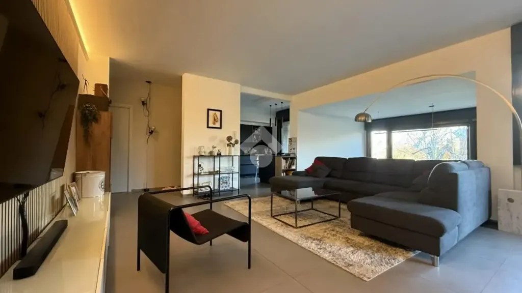 Soggiorno - Rear-Facing Apartment with Terraces in Malgrate