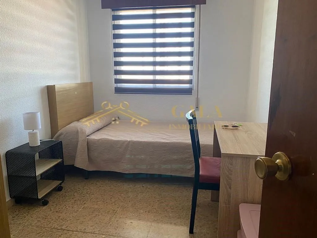 Bedrooms - Student Flat with Terrace in Cáceres Centre