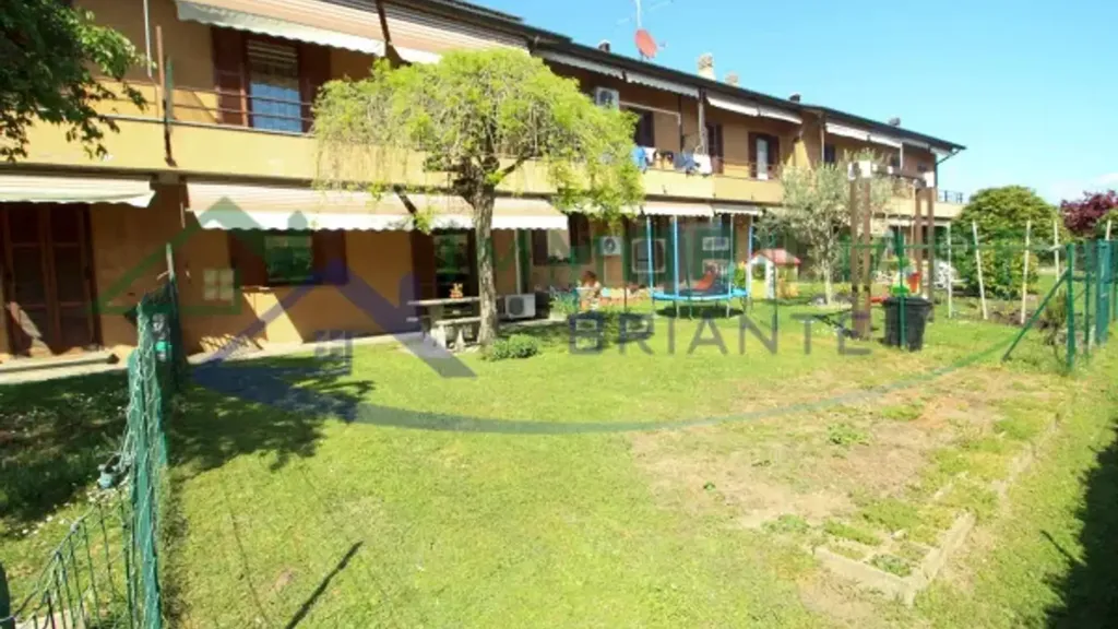 Aed - Terraced Villa with Private Garden in Angera